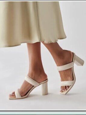 EUC Dolce Vita Pascoe in Ivory Embossed (8)
